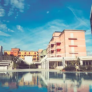 Ai Pozzi Village & 4* Лоано